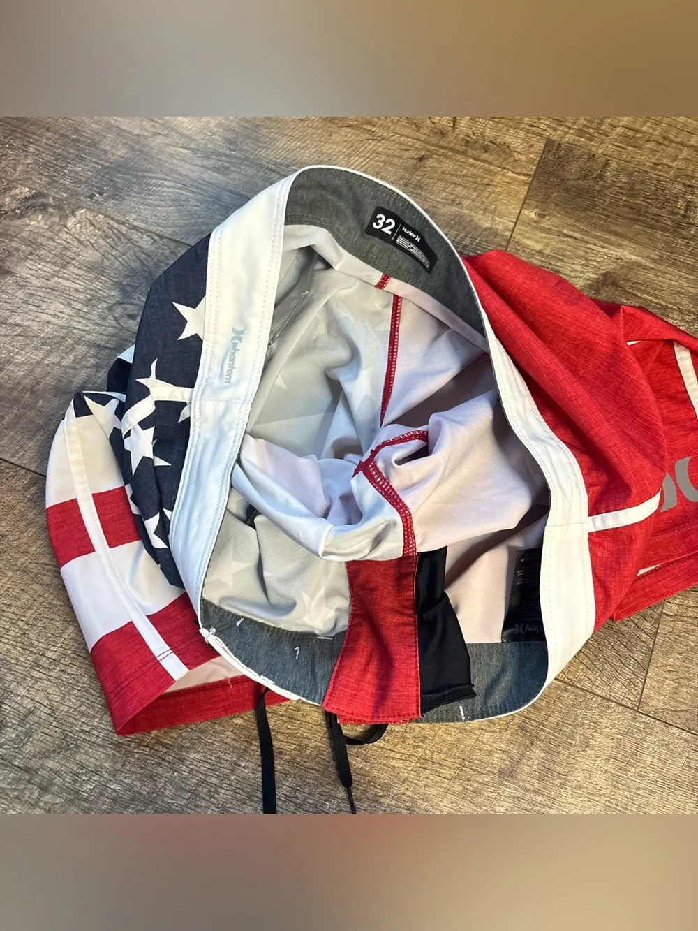 Men’s Hurley American Flag swim trunks - Picture 5 of 6